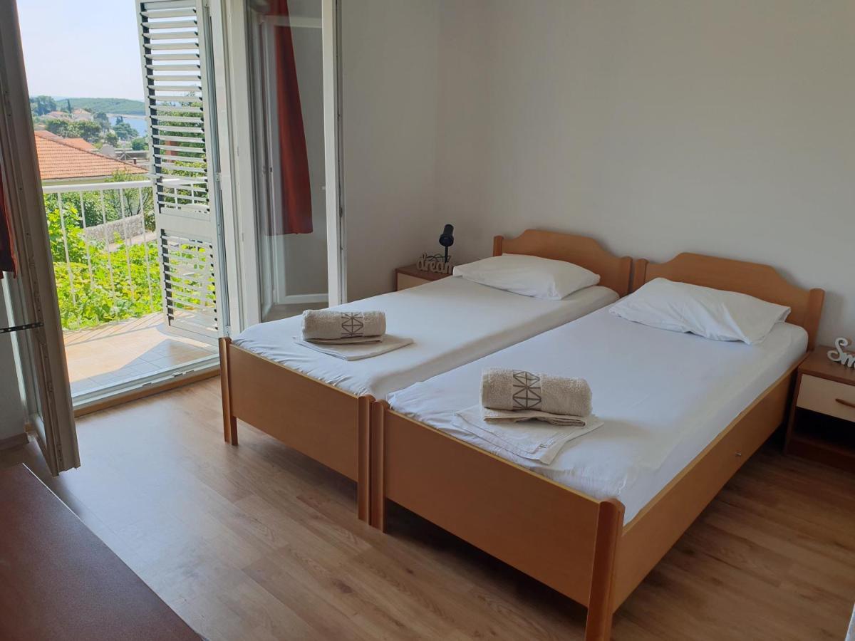 Luka'S Lodge Guesthouse & Hostel Hvar Town Dış mekan fotoğraf