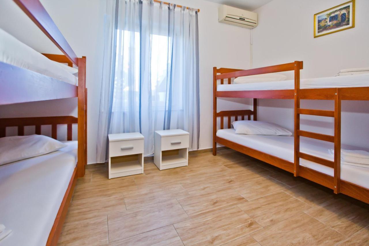 Luka'S Lodge Guesthouse & Hostel Hvar Town Dış mekan fotoğraf