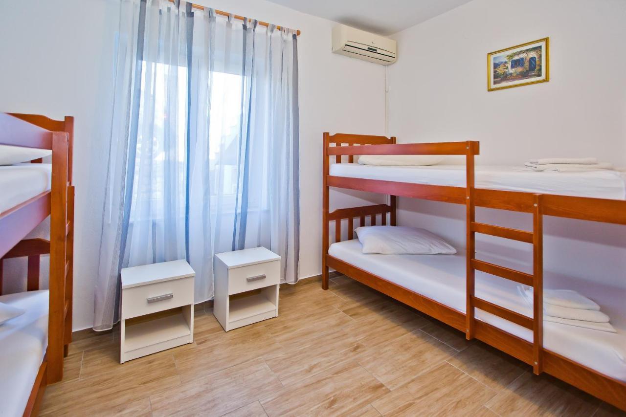 Luka'S Lodge Guesthouse & Hostel Hvar Town Dış mekan fotoğraf