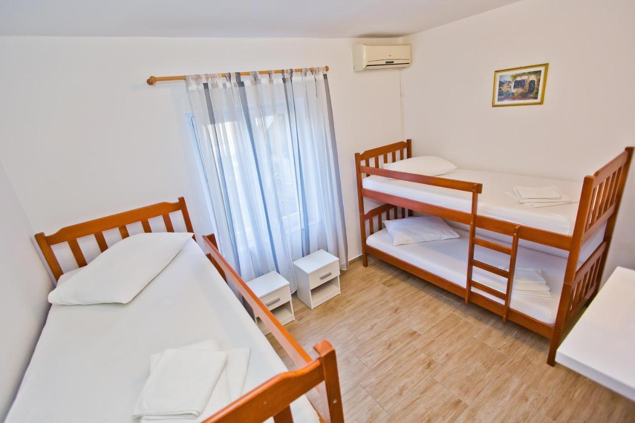 Luka'S Lodge Guesthouse & Hostel Hvar Town Dış mekan fotoğraf