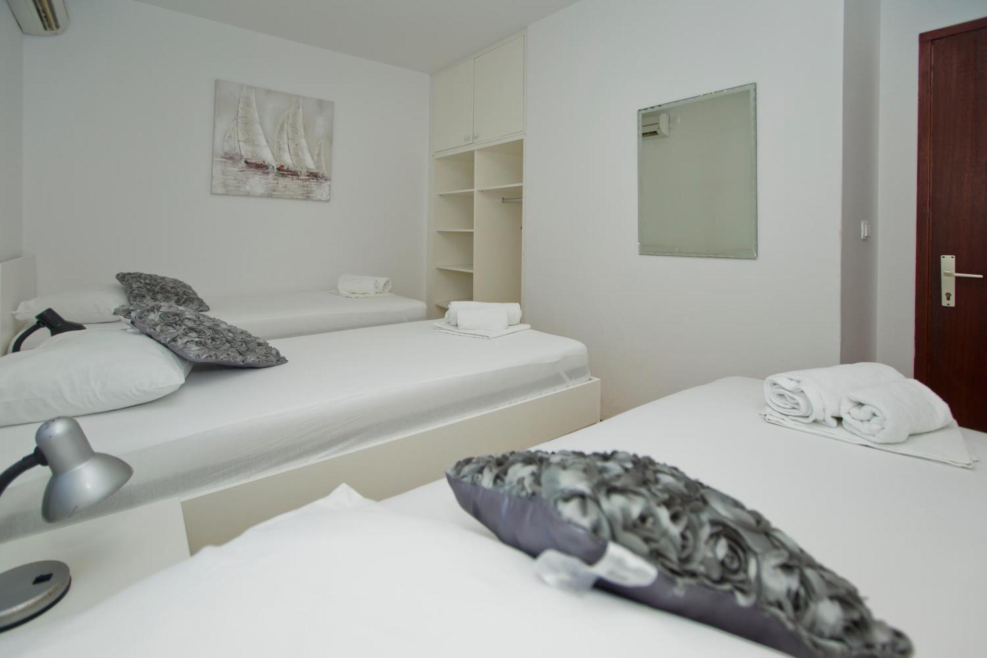 Luka'S Lodge Guesthouse & Hostel Hvar Town Dış mekan fotoğraf