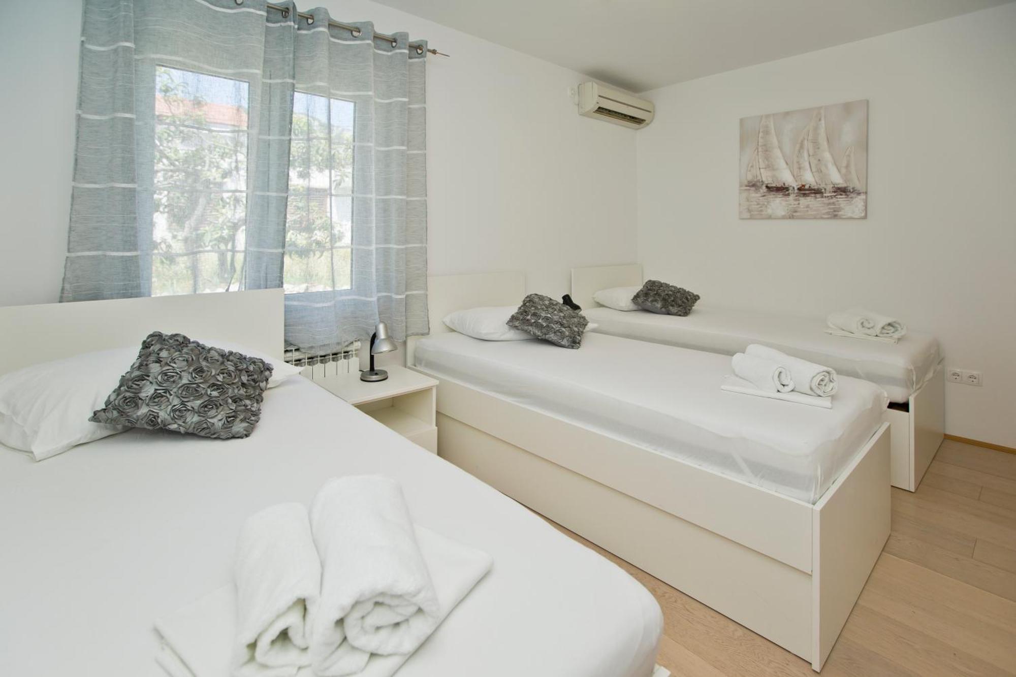 Luka'S Lodge Guesthouse & Hostel Hvar Town Dış mekan fotoğraf