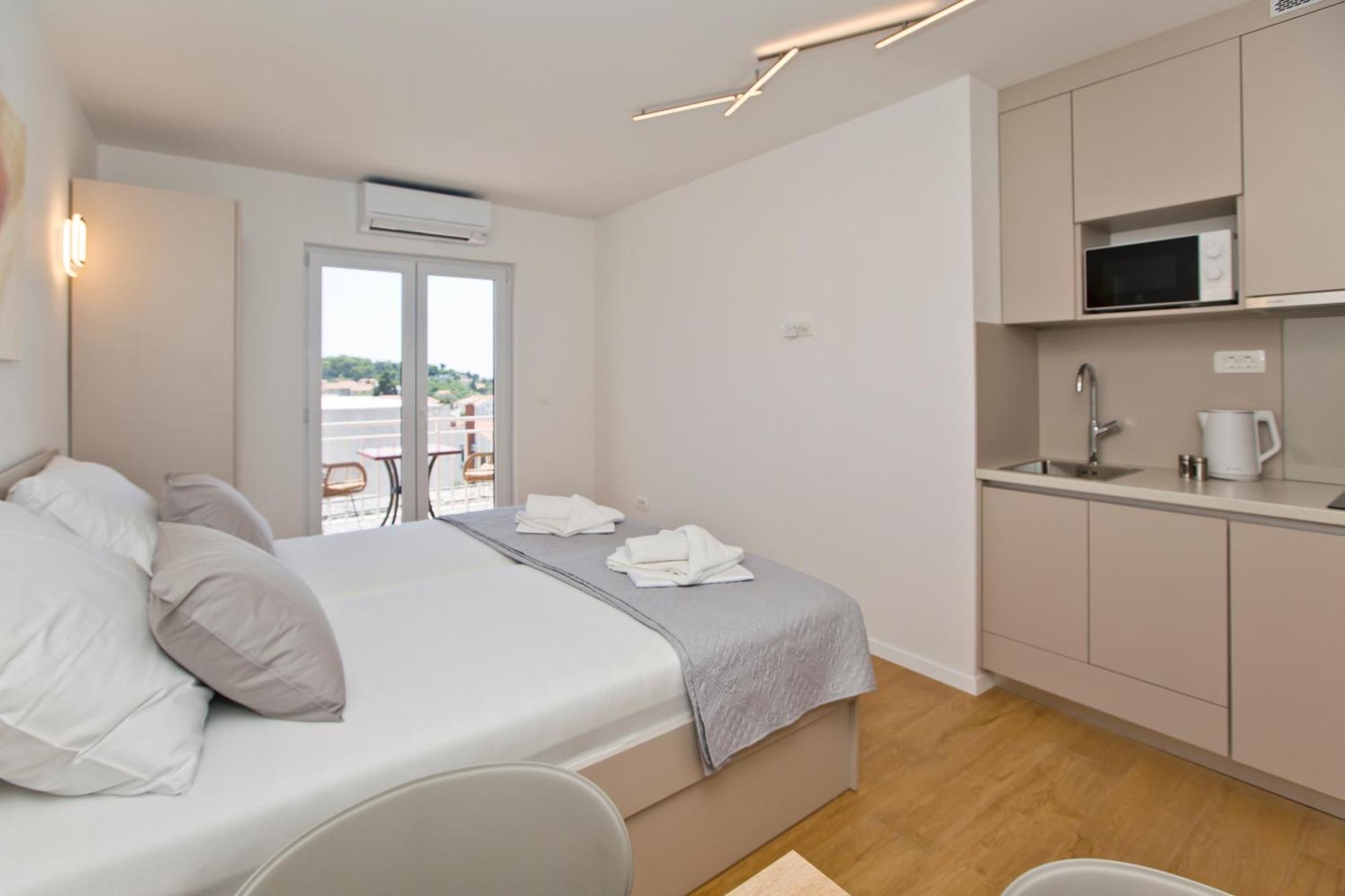 Luka'S Lodge Guesthouse & Hostel Hvar Town Dış mekan fotoğraf