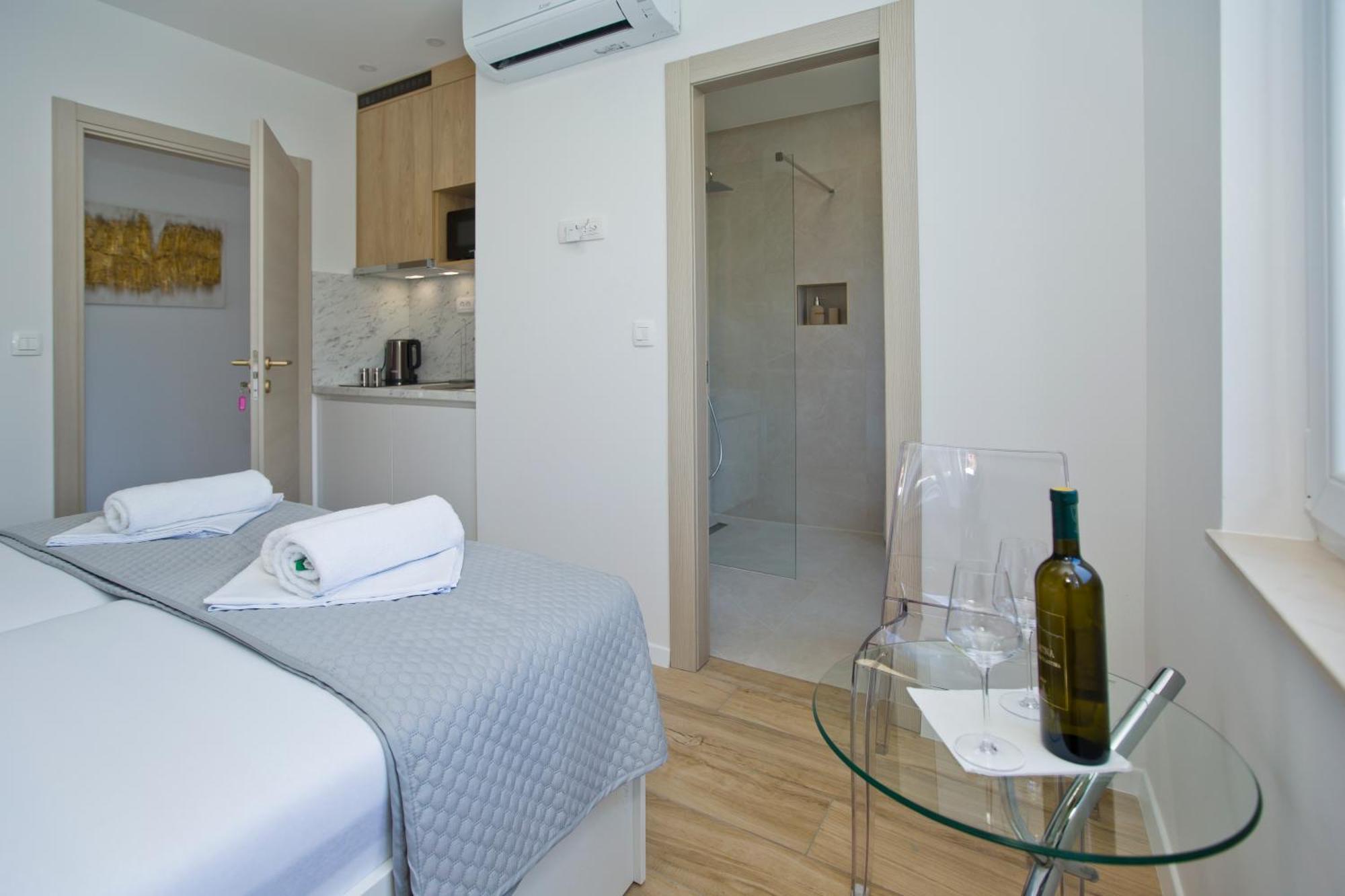 Luka'S Lodge Guesthouse & Hostel Hvar Town Dış mekan fotoğraf