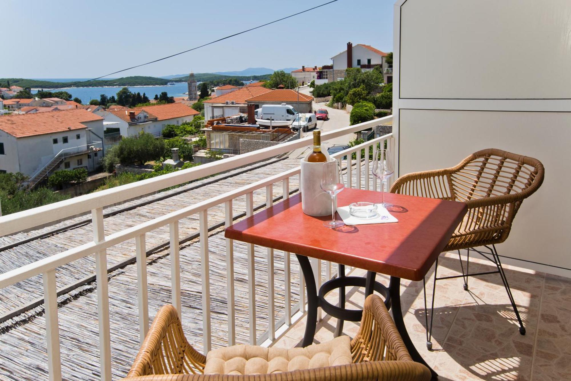 Luka'S Lodge Guesthouse & Hostel Hvar Town Dış mekan fotoğraf
