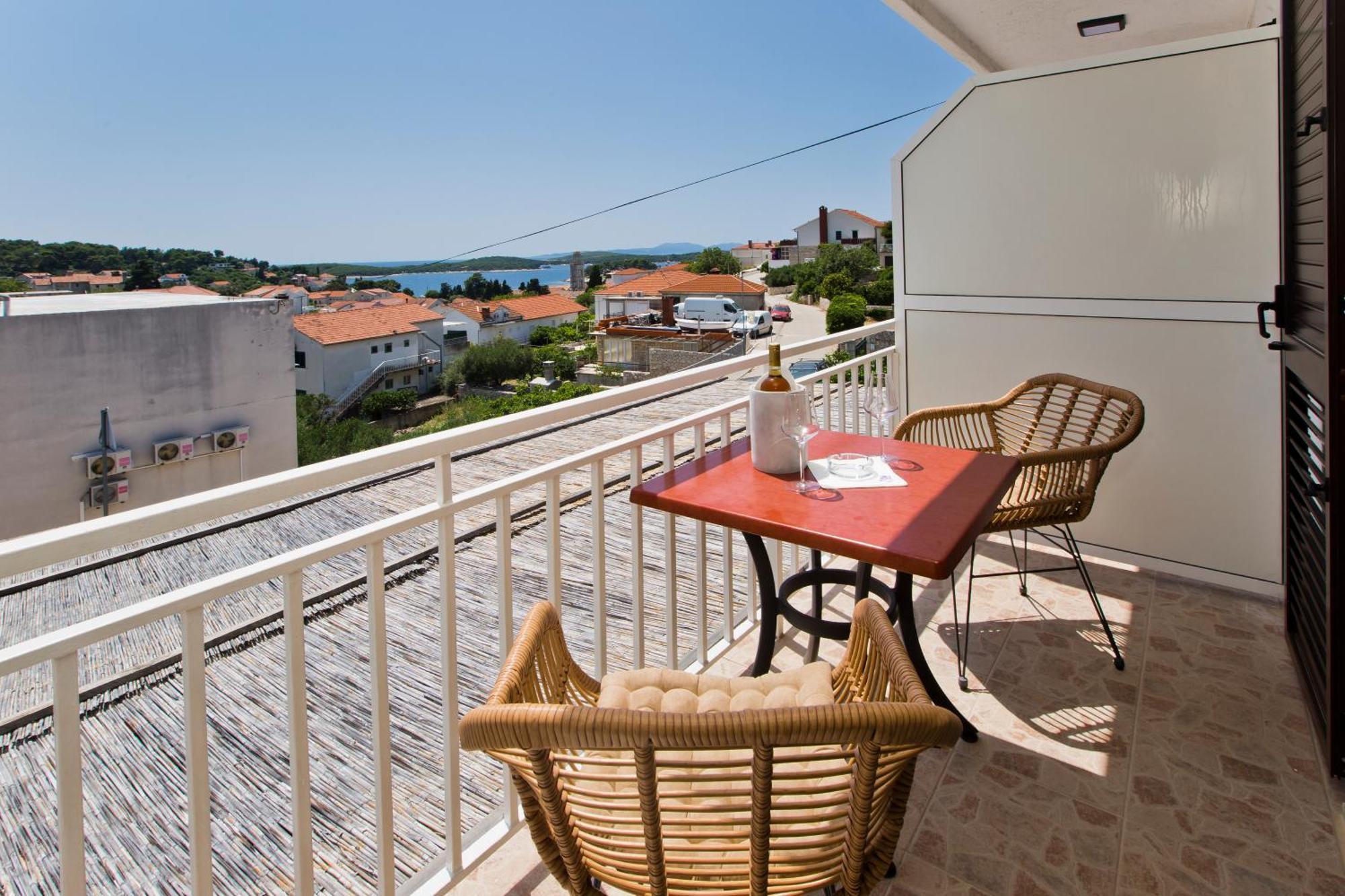 Luka'S Lodge Guesthouse & Hostel Hvar Town Dış mekan fotoğraf