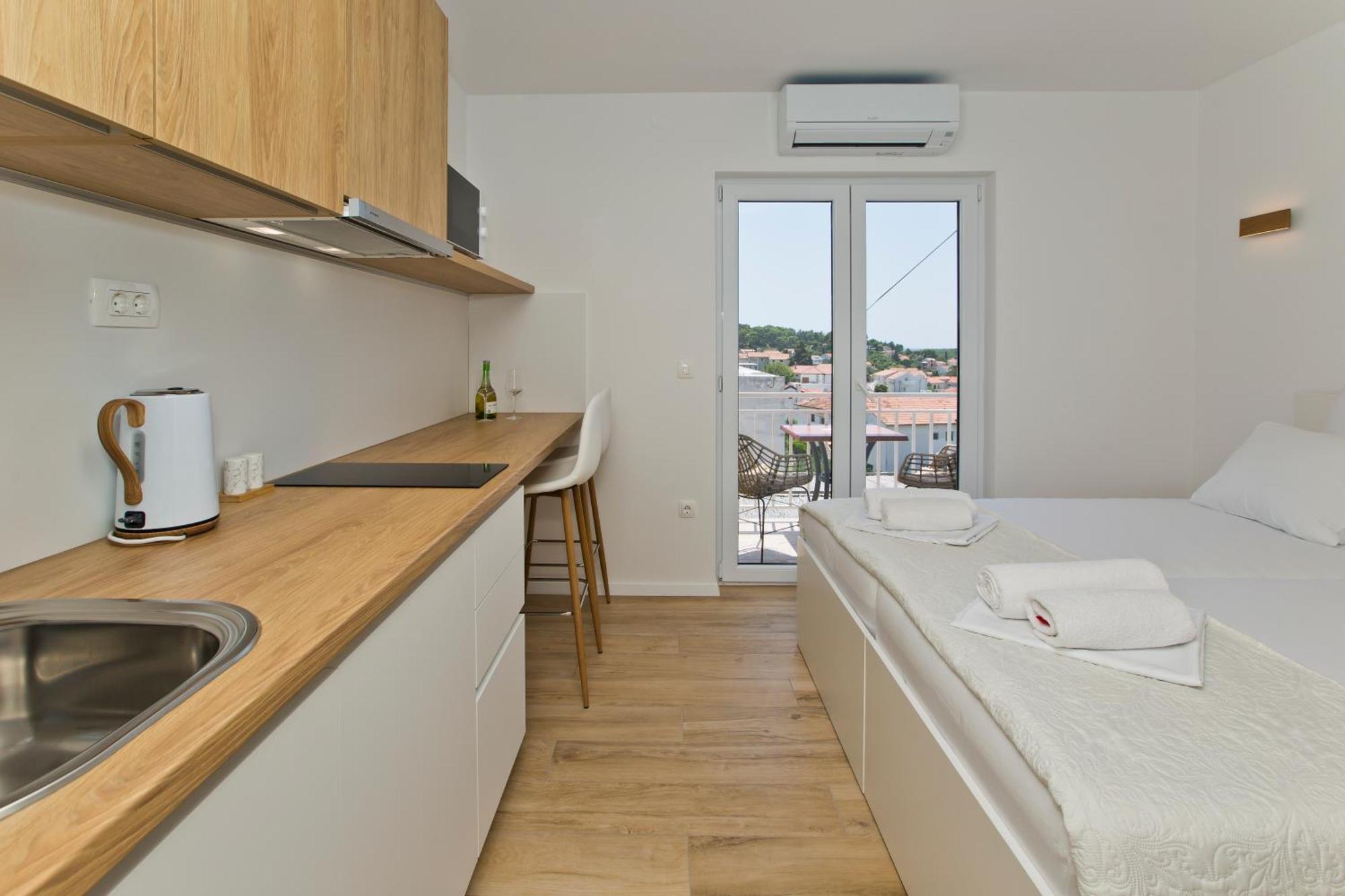Luka'S Lodge Guesthouse & Hostel Hvar Town Dış mekan fotoğraf
