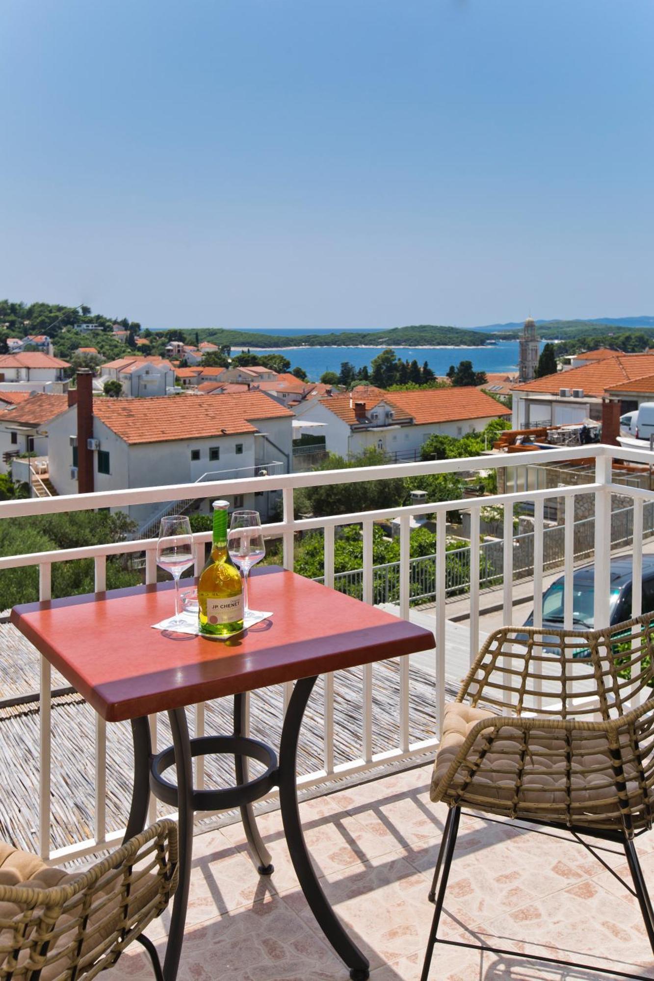 Luka'S Lodge Guesthouse & Hostel Hvar Town Dış mekan fotoğraf