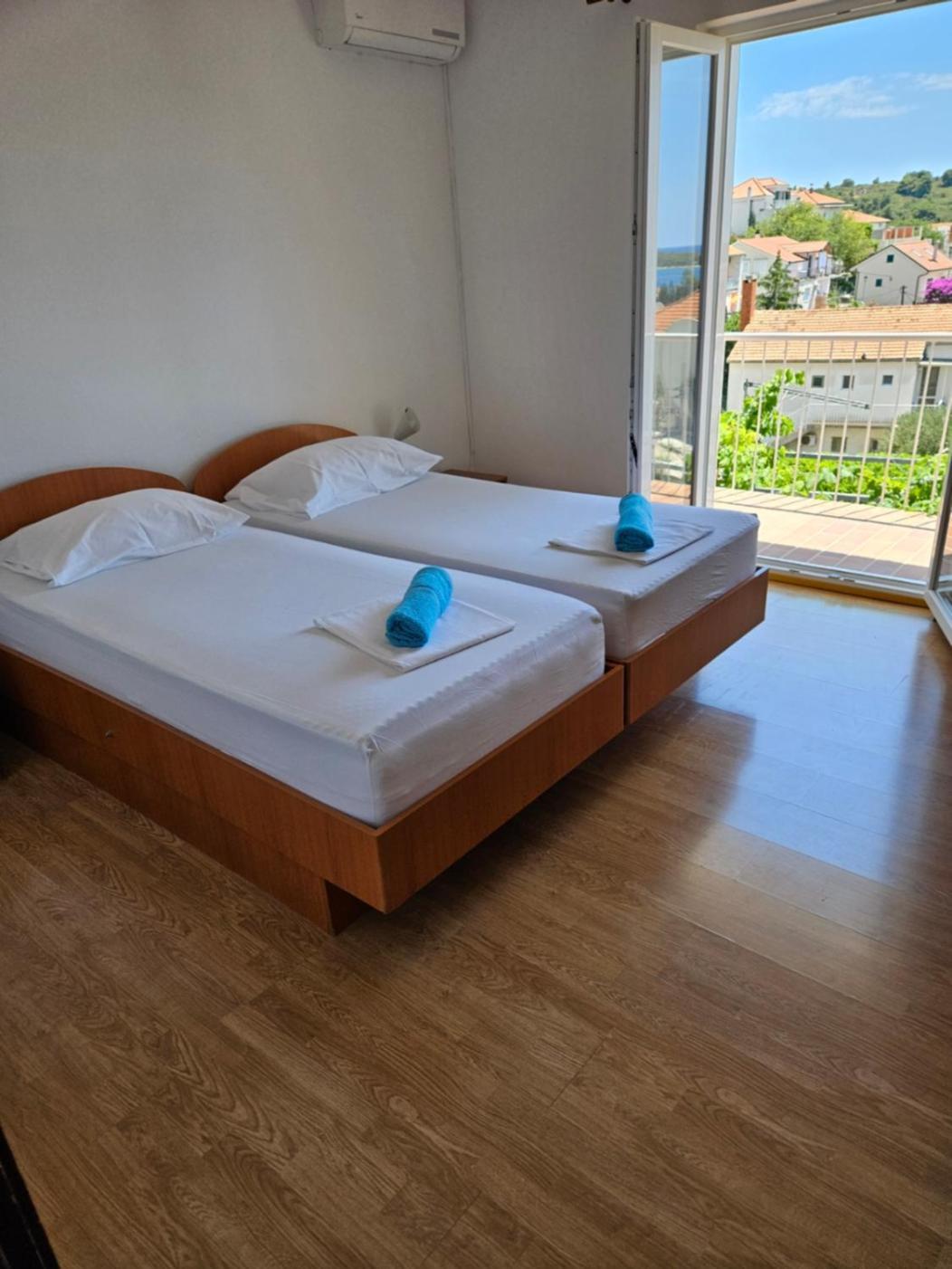 Luka'S Lodge Guesthouse & Hostel Hvar Town Dış mekan fotoğraf